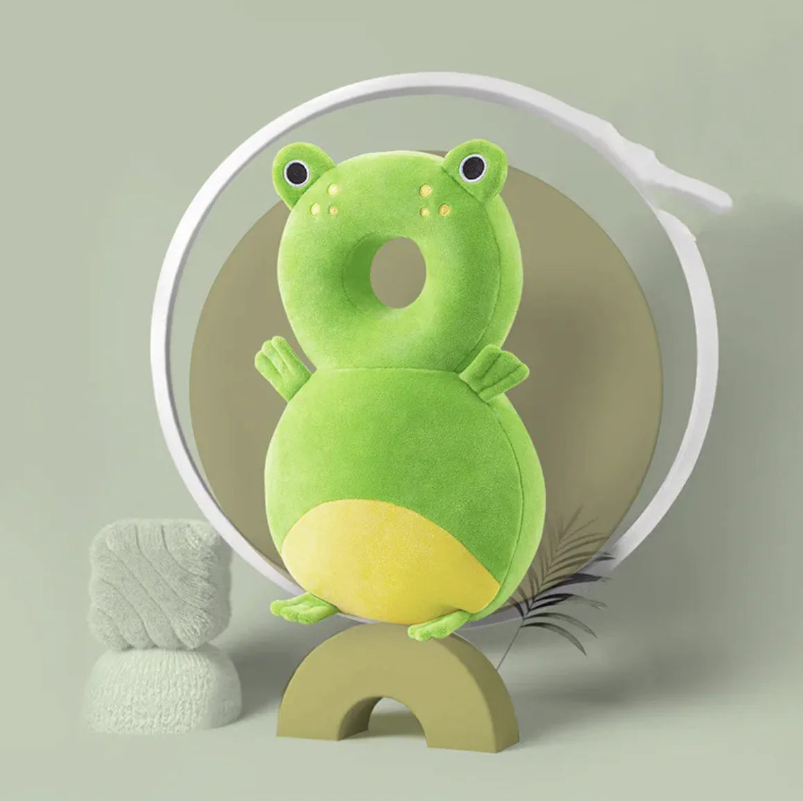 “Frog‑shaped toddler head protection pad with soft, plush cushioning and breathable design for protecting little ones during falls.”